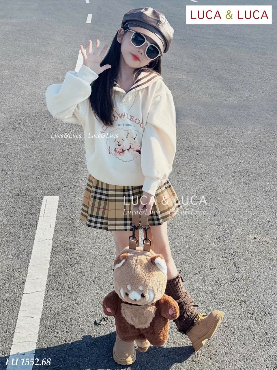 LU 1552 - Bộ nỉ Luca áo in gấu + chân váy xếp ly kẻ cho bé size 2-12y