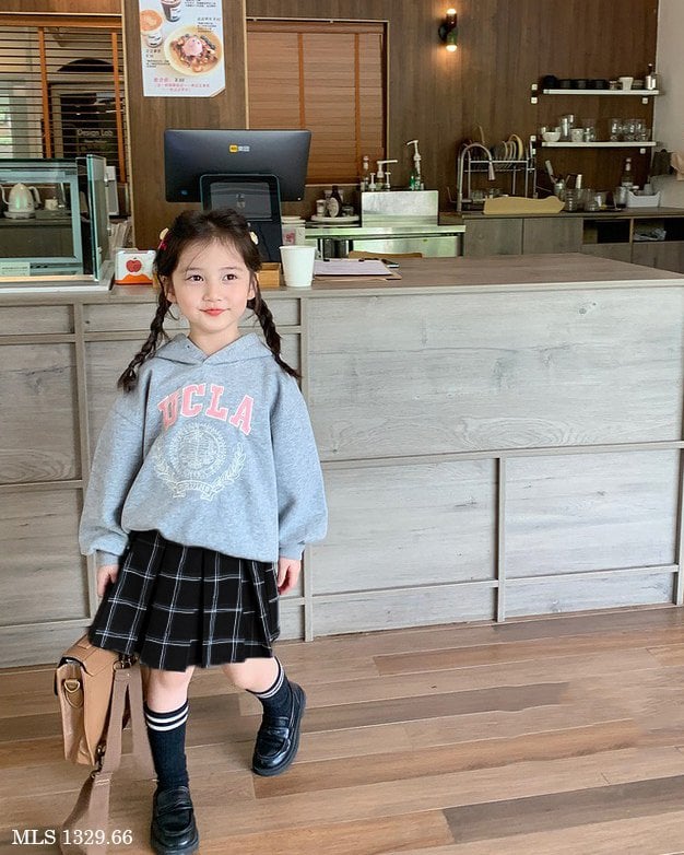 Set Melisa áo hoodie ghi UCLA - chân váy liền quần caro đen trắng size 2 - 12y
