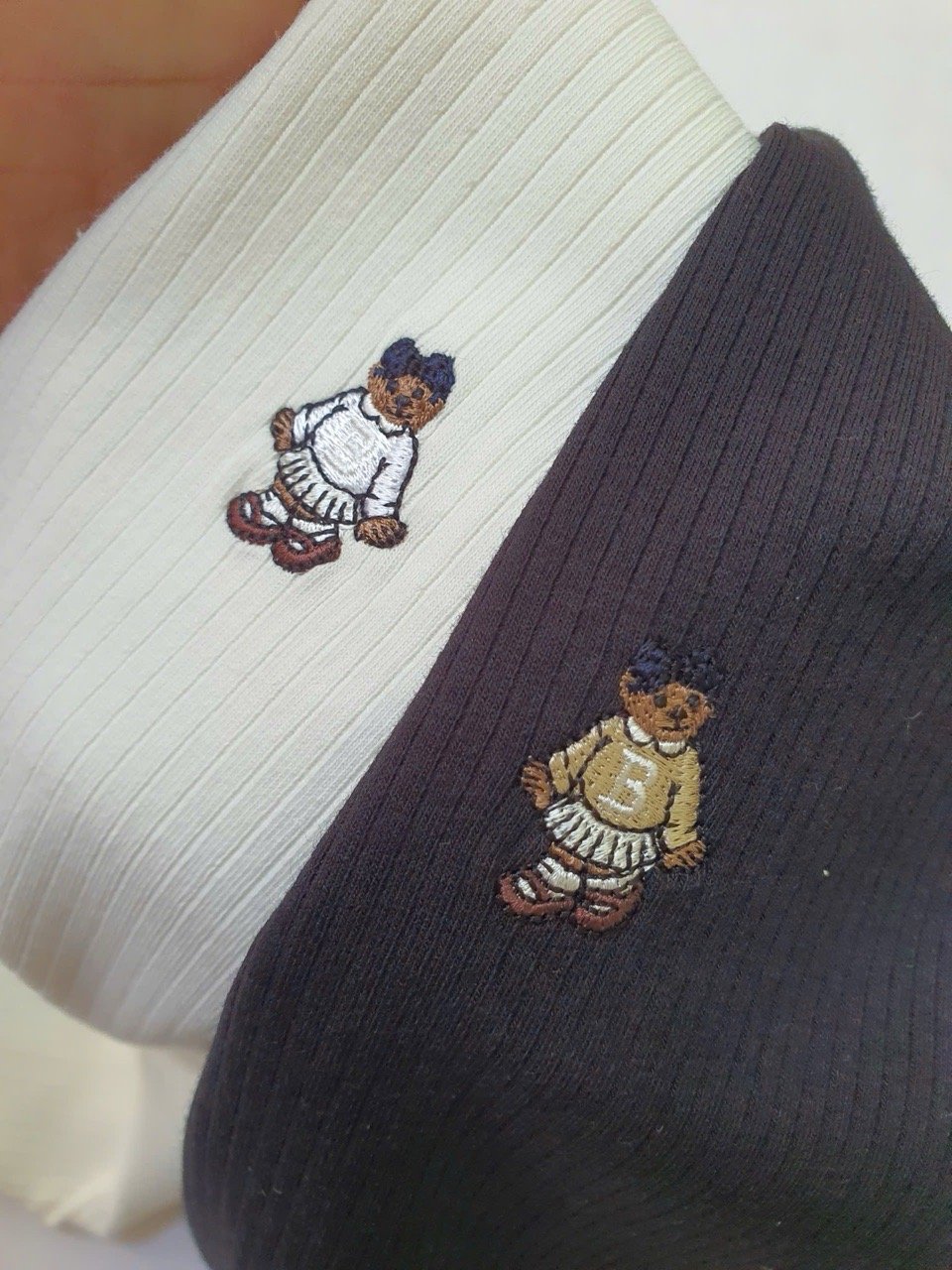 BM2509TS04 - Áo thun tăm cổ 3p Beemon thêu gấu ngực 2 màu cho Mẹ size S/ M / L