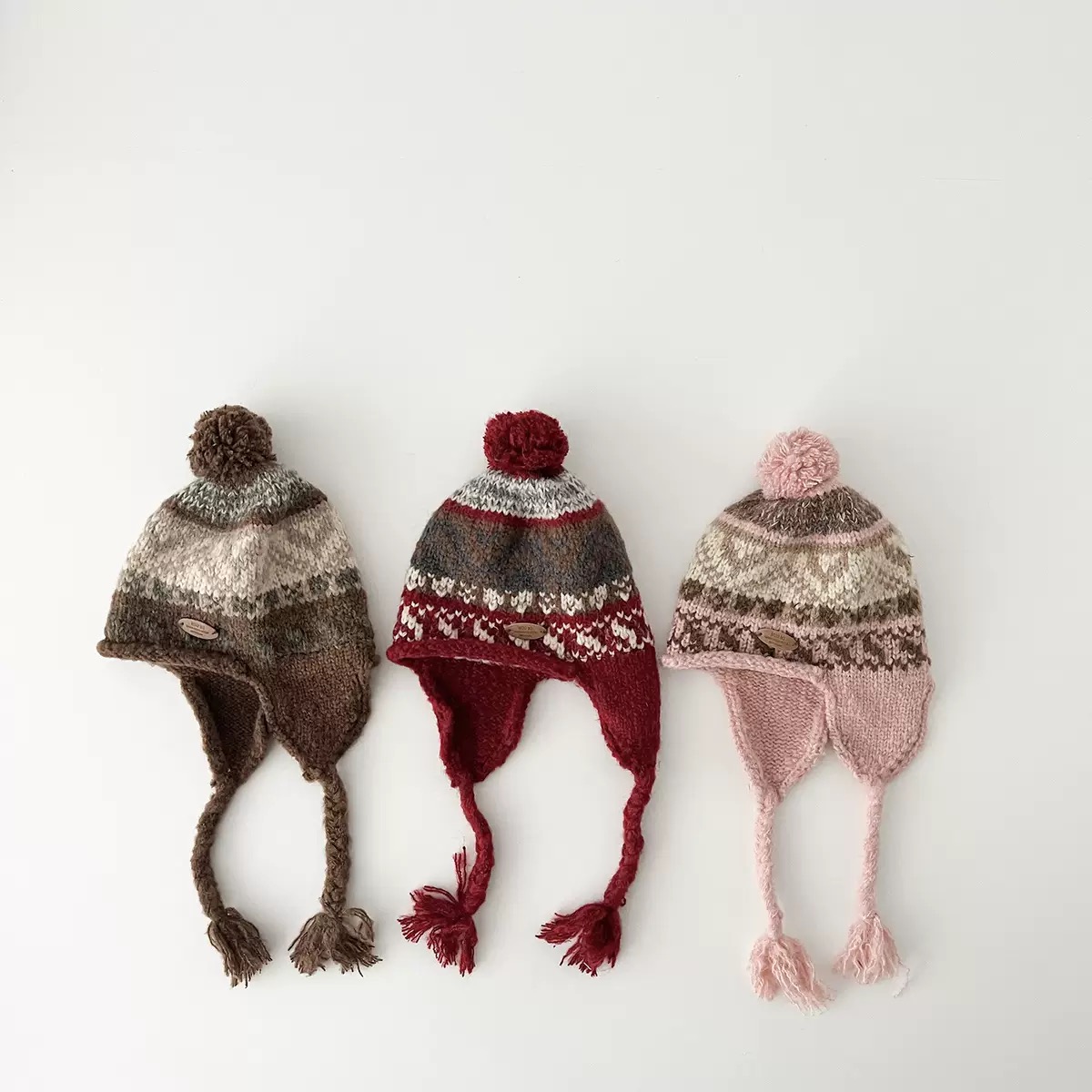 Mũ len thổ cẩm đính cục bông dây tết dài nhiều màu size 3-8y