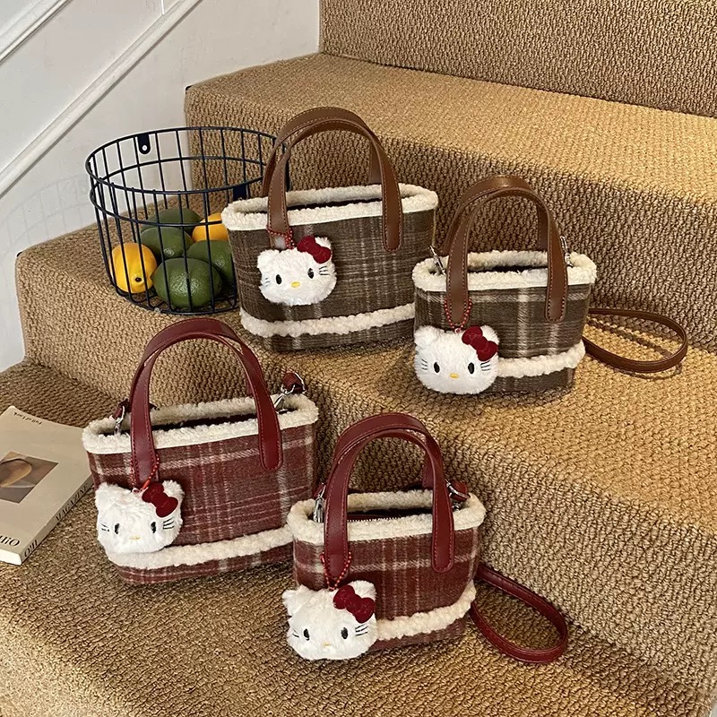 Túi xách tay đeo chéo da lộn kẻ caro charm kitty 2 màu cho bé