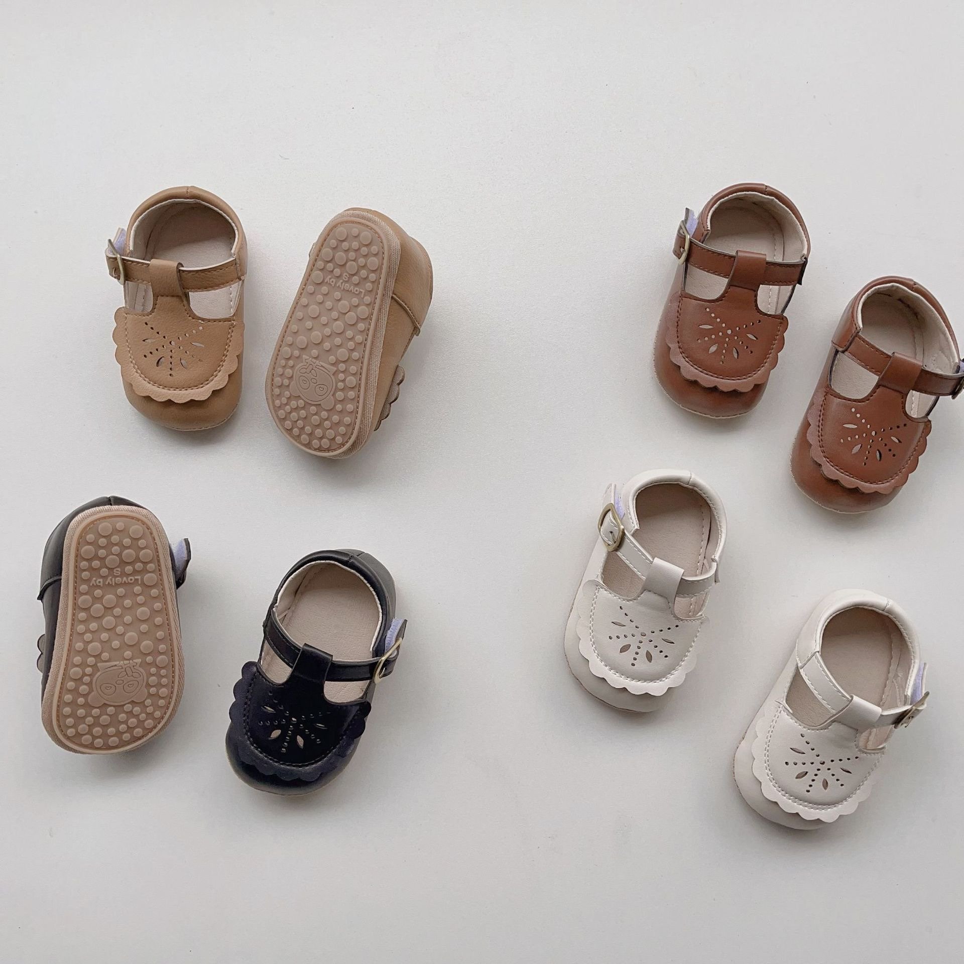 Giày tập đi đế cao su chống trượt khoét hoa nhiều màu size 11-13cm