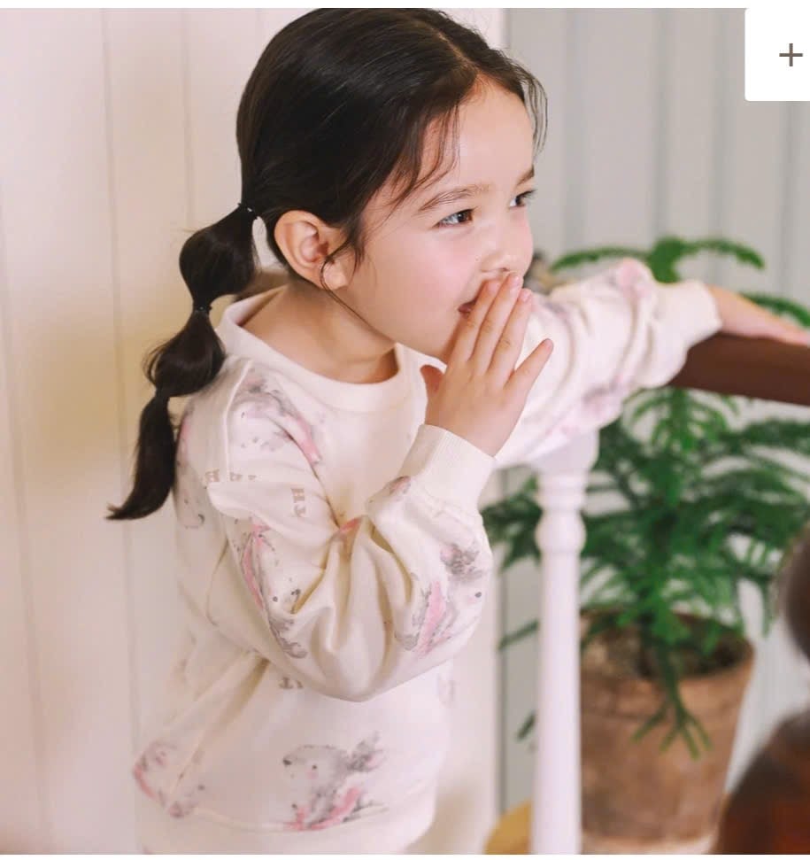 Áo nỉ da cá Toto Heros màu trắng hình thỏ size 120 - 150