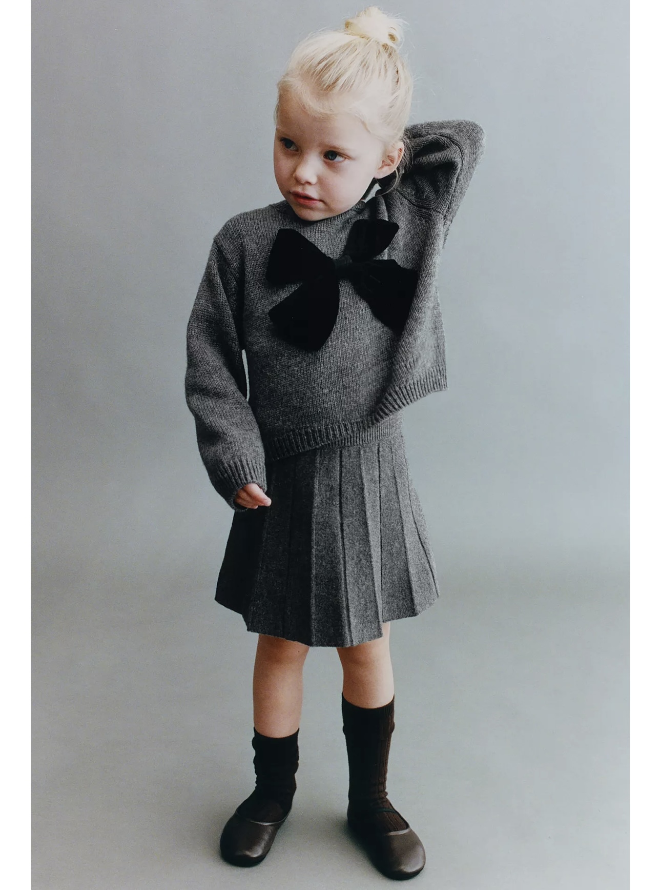 ALBG02 - Áo len màu ghi đính nơ nhung đen size 12m - 6y