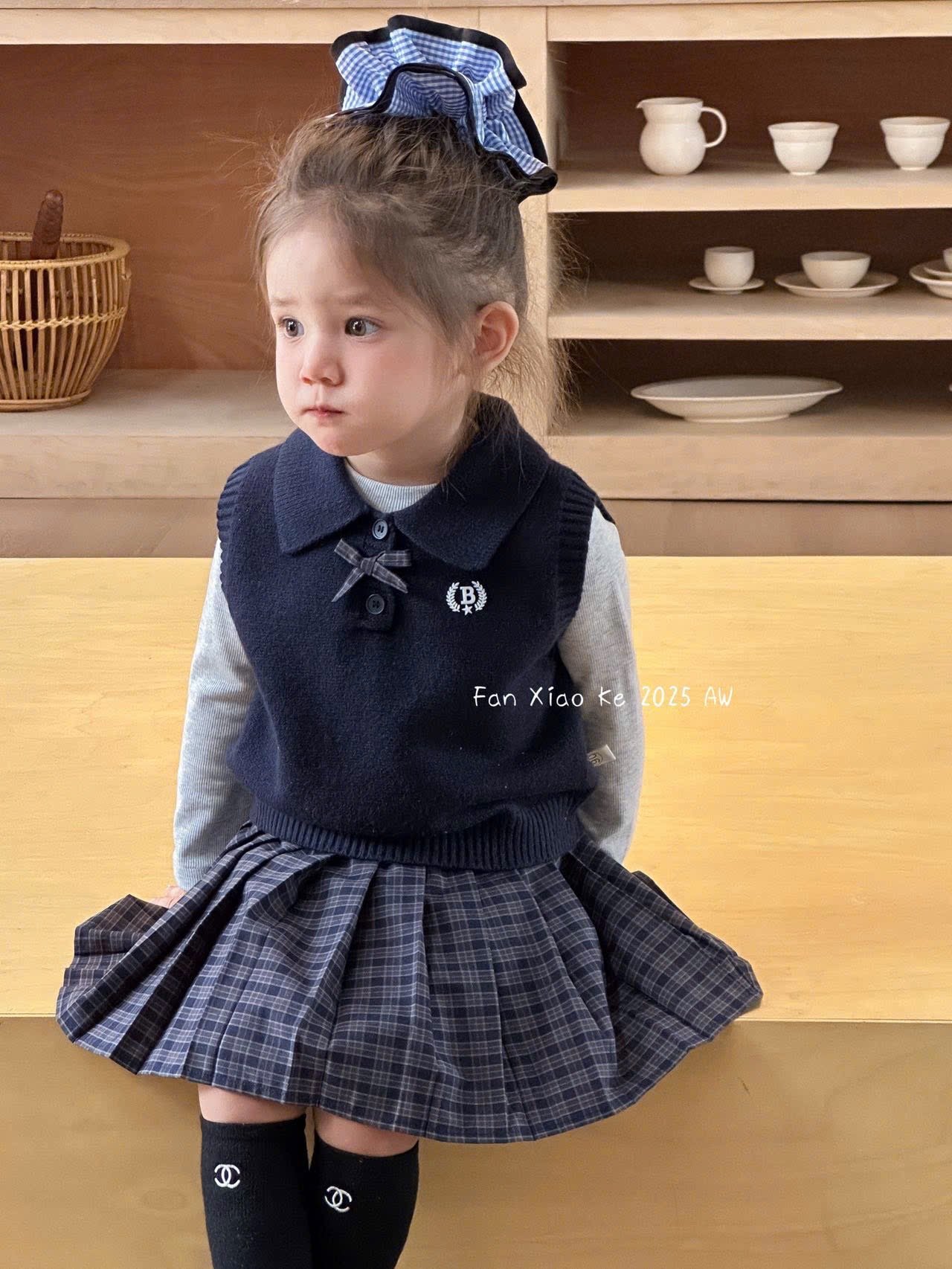 2588 - Set 3ct QC Fanxiaoke áo thun + gile len + chân váy kẻ bé gái size 80-120