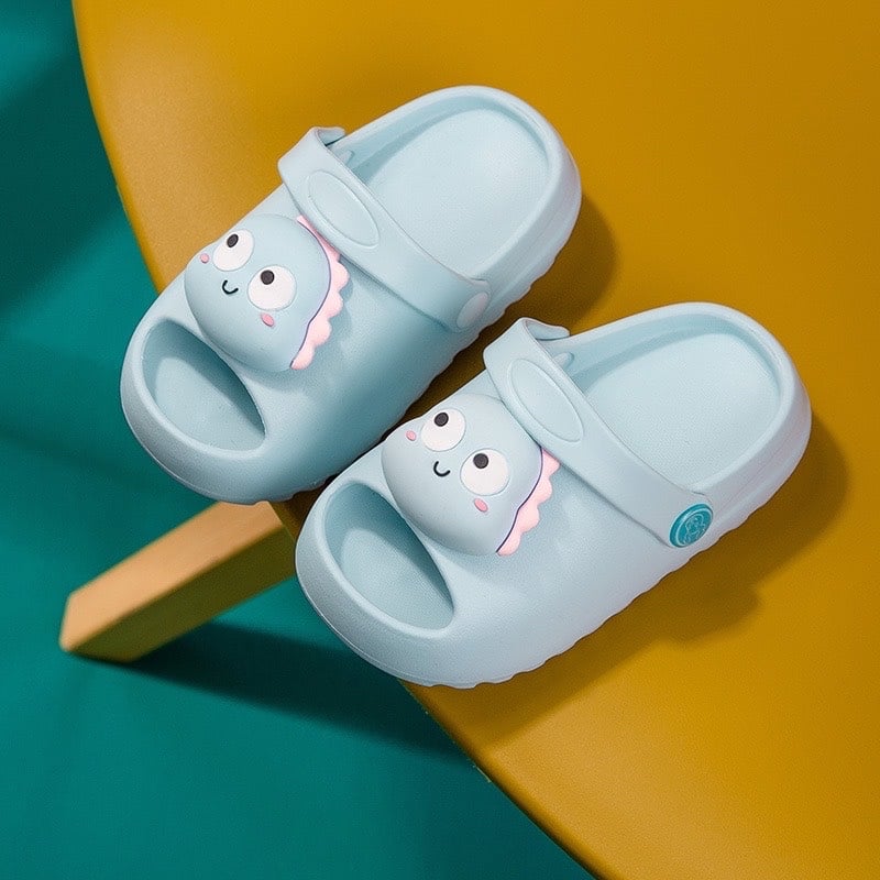 Sục nhựa trơn màu đính hoạt hình 1 BTBG