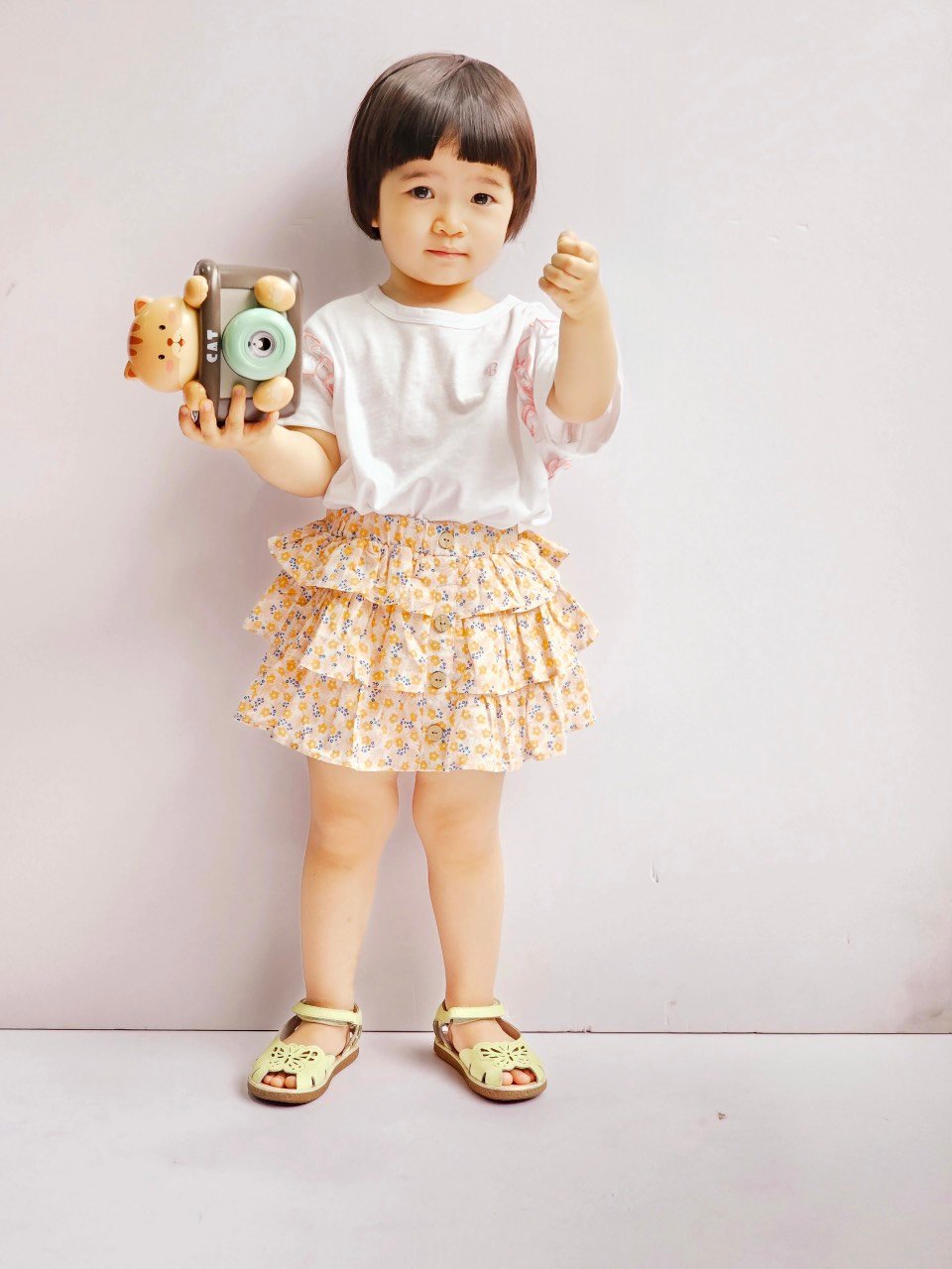 Bộ Bee Mon áo cotton trắng bèo vai - chân váy liền quần xếp tầng 2 màu hoa size 100 - 150