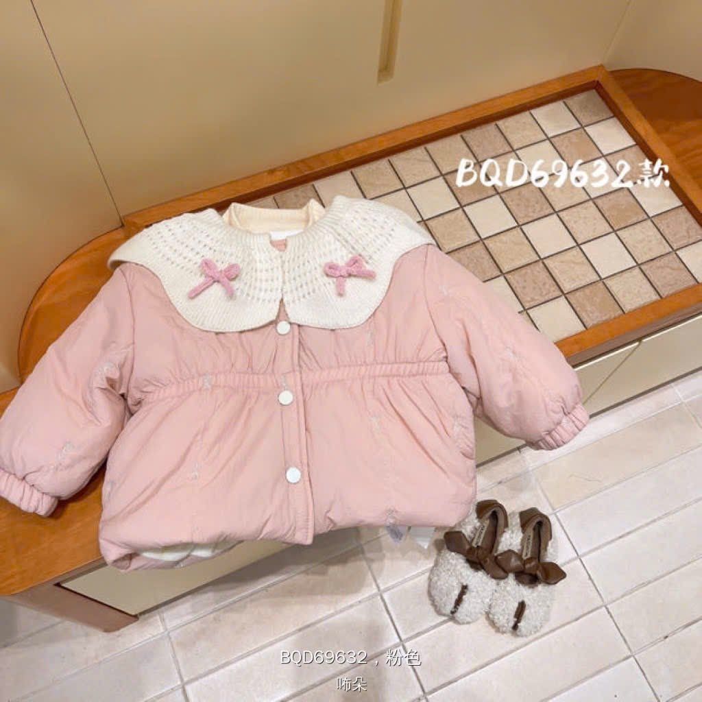 BQD69632 - Áo phao cổ bèo thêu nơ màu hồng cho bé gái size 80-120