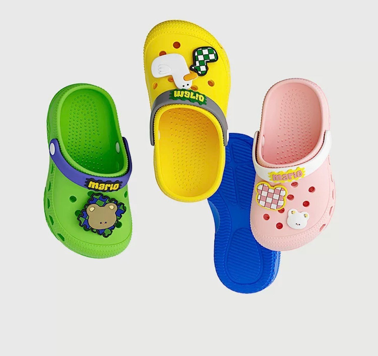 Sục nhựa quai chữ Mario đính jibit nhiều màu