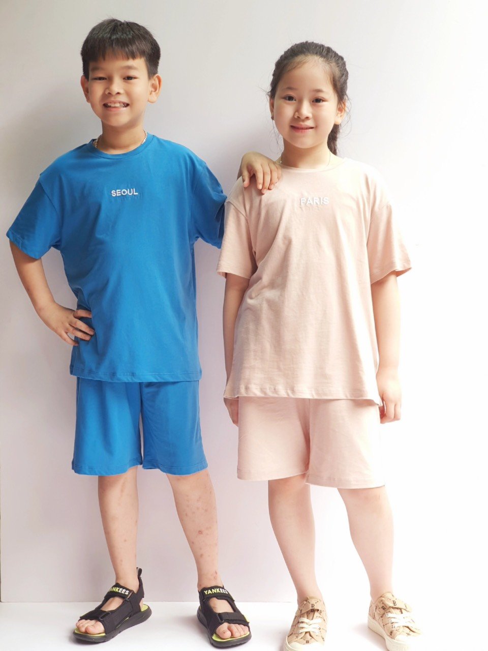 Bộ cotton Bee Mon nhiều màu thêu chữ ngực Paris / Seoul size 110 - 160