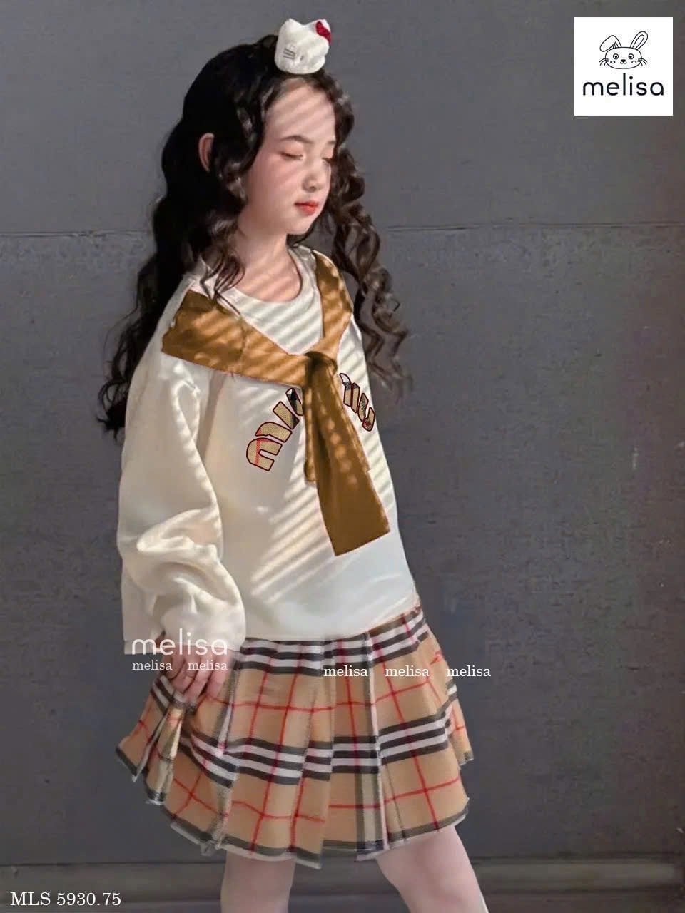 MLS 5930 - Set Melisa áo nỉ màu kem khăn nâu - chân váy kẻ nâu size 2 - 12y