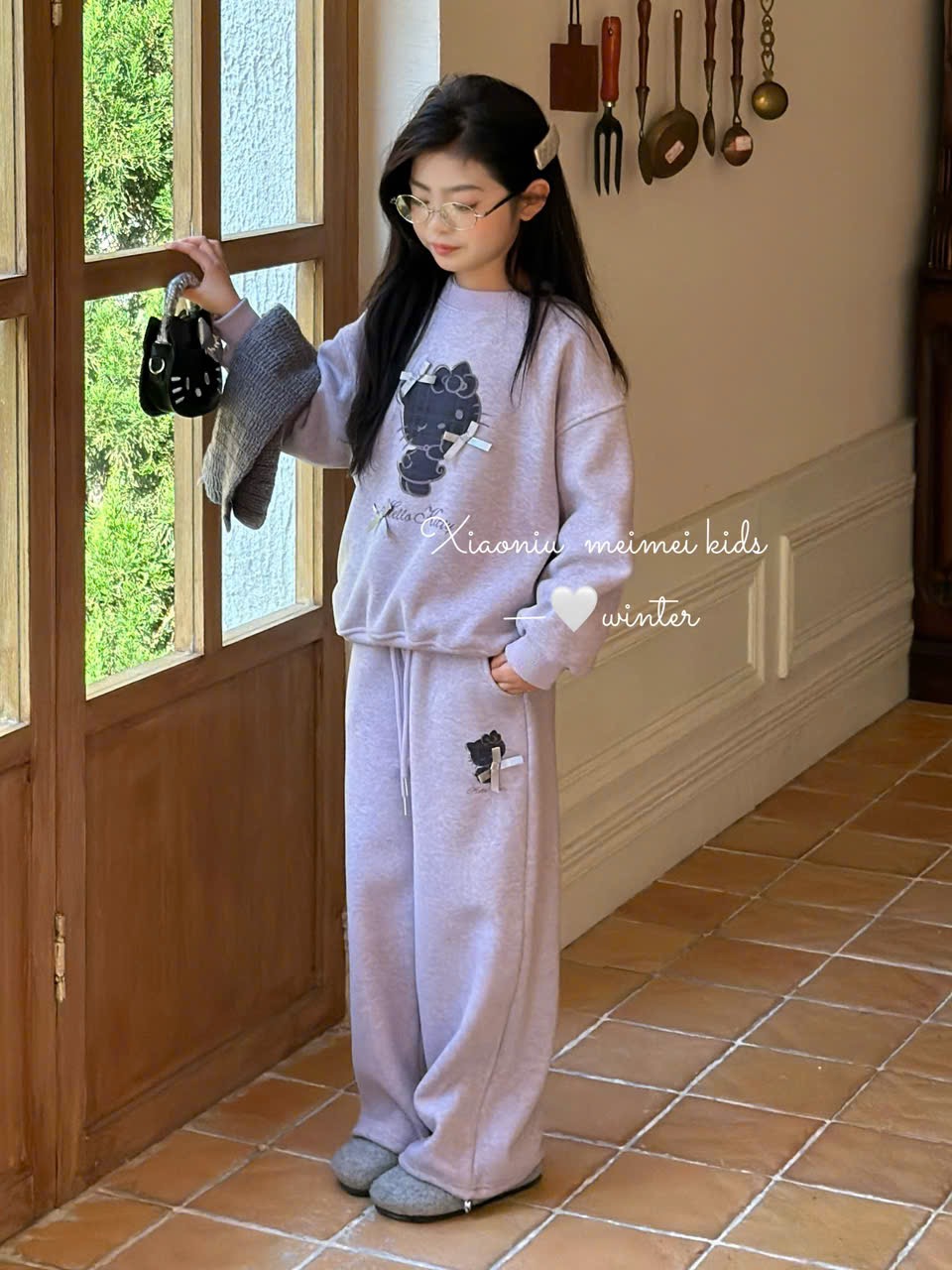 25597 - Bộ nỉ lót nỉ đại hàn QCCC kitty kèm khăn 2 màu ghi/tím bé gái size 120-160