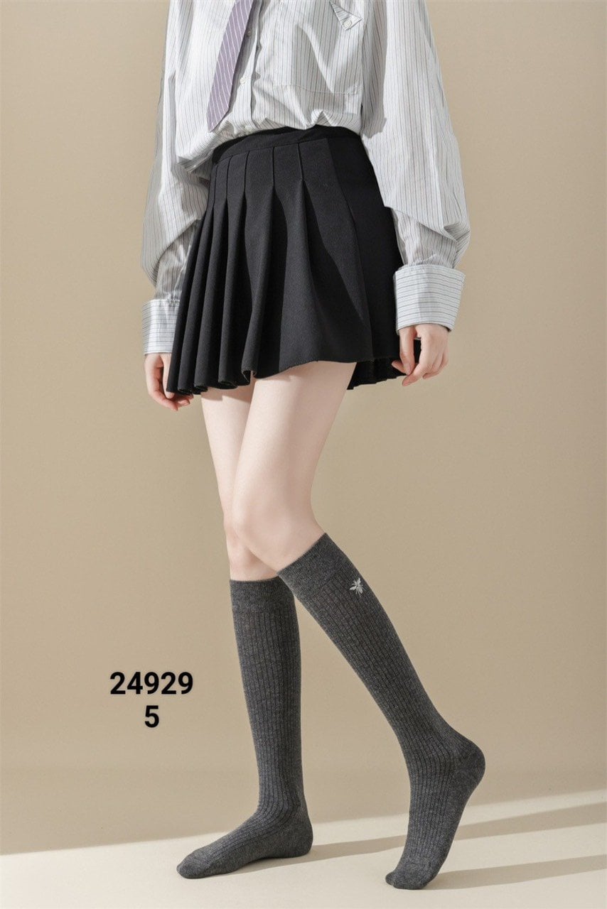 Tất len cao tới gối tuổi Teen thêu ong ( Free size )