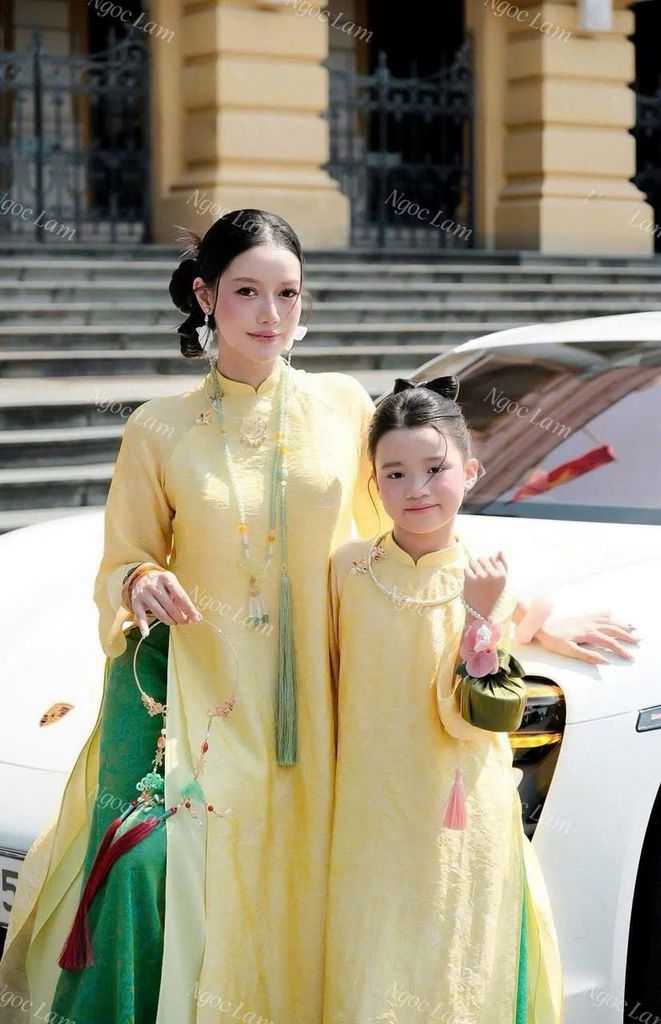 Áo dài lụa 4 tà màu vàng quần xanh cho bé gái size 2-10y