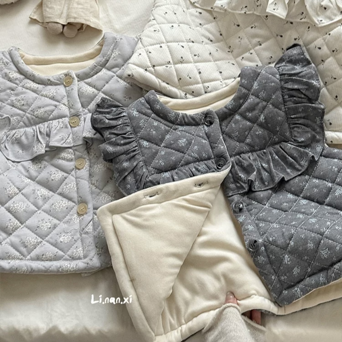 88330 - Áo gile lót nỉ LNX bèo vai ngực 2 màu Bé Gái size 90 - 140