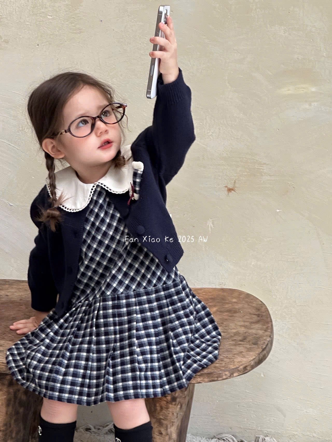 25182 - Set 2ct QC Fanxiaoke váy + cardigan cún kẻ caro 2 màu xanh/đỏ bé gái size 80-120