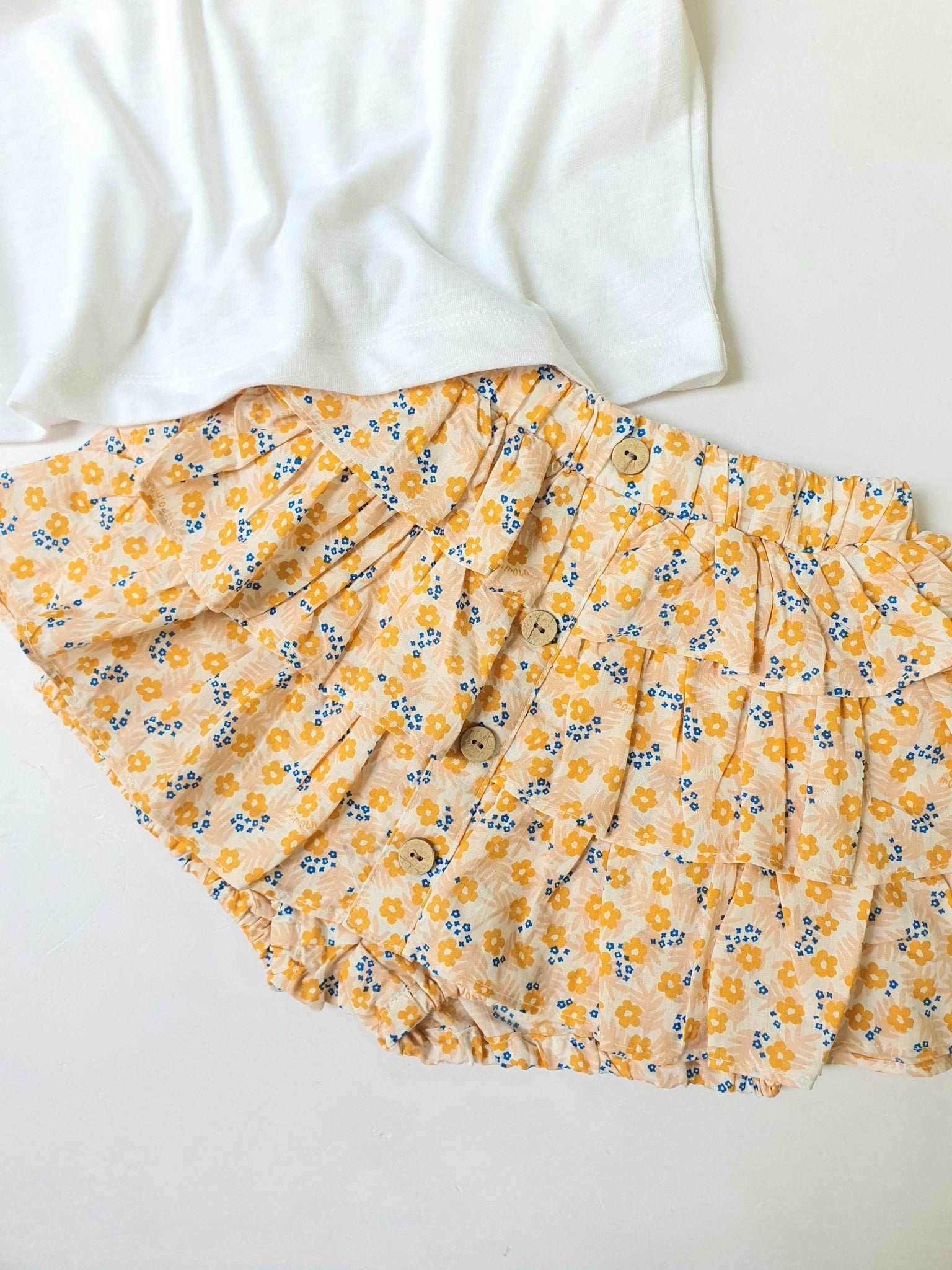 Bộ Bee Mon áo cotton trắng bèo vai - chân váy liền quần xếp tầng 2 màu hoa size 100 - 150