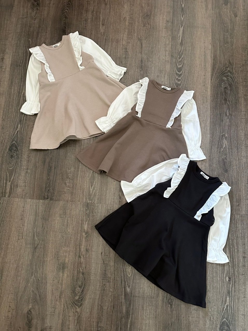 Váy nỉ Pair Manon bèo 2 bên ngực phối tay sơ mi trắng size 90 - 150