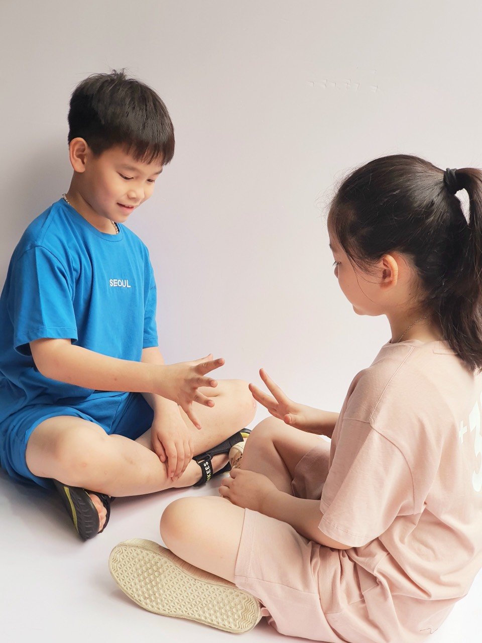 Bộ cotton Bee Mon nhiều màu thêu chữ ngực Paris / Seoul size 110 - 160