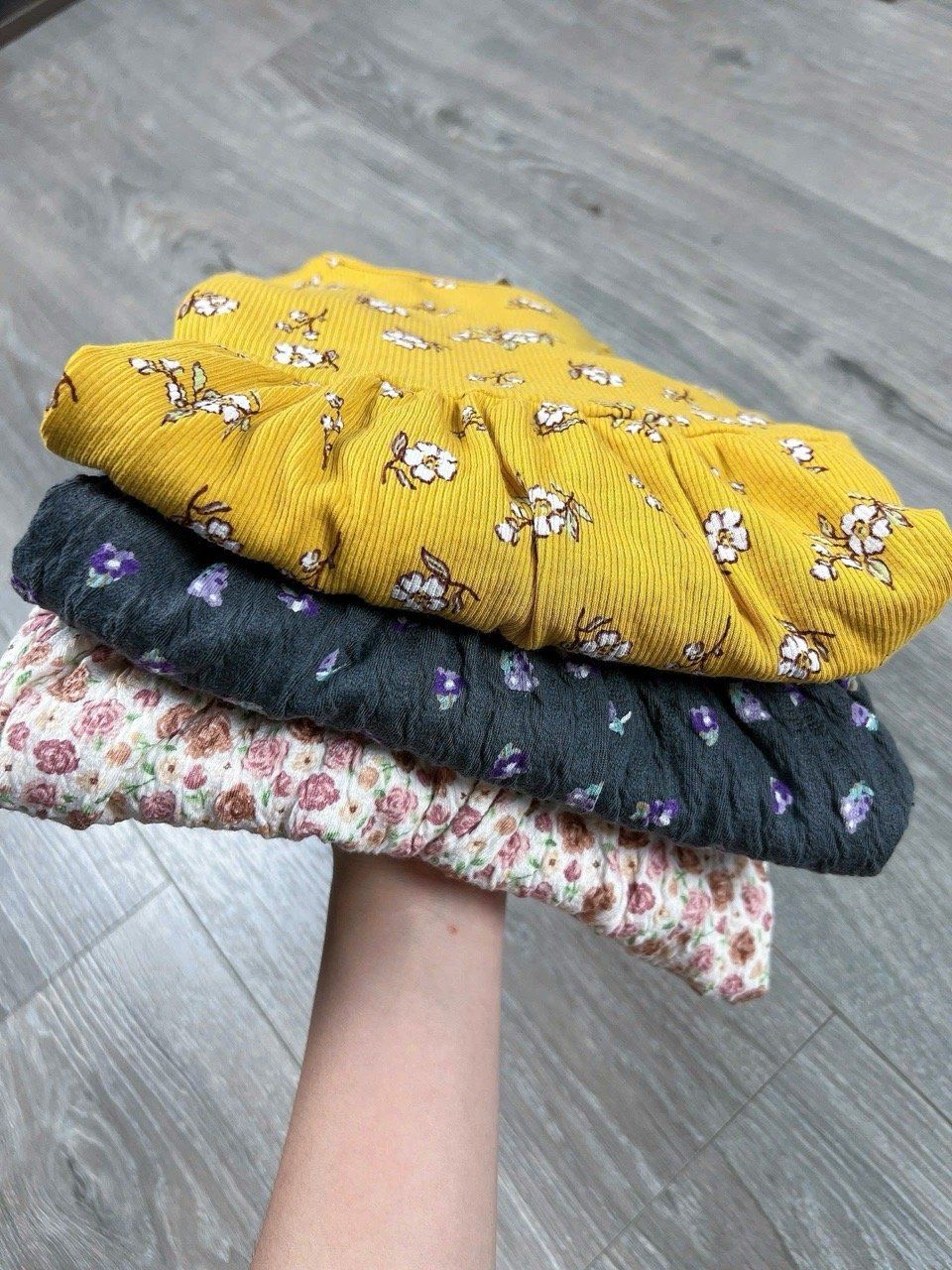 V00014 - Váy thun nhăn / thun tăm hoa nhí 3 màu size 24m - 8y