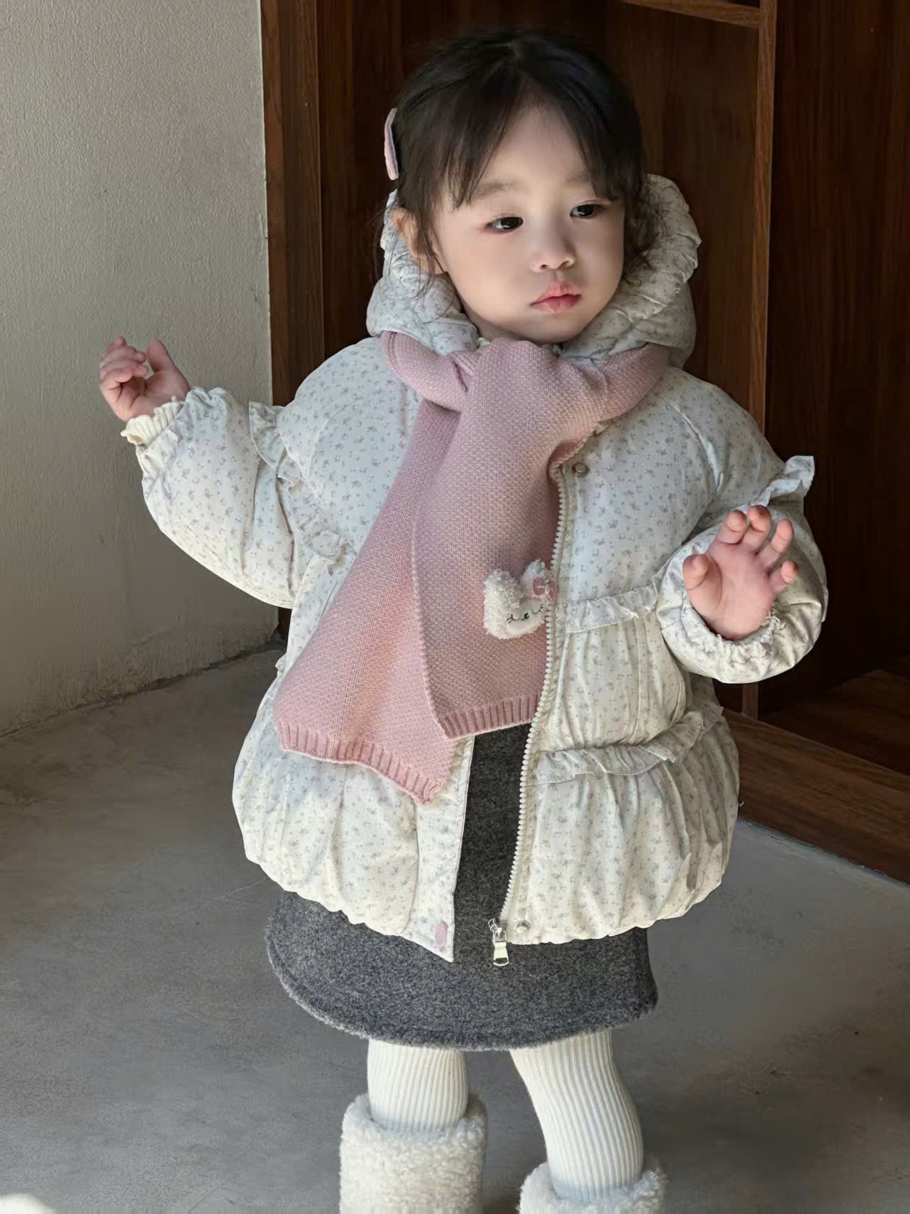 1809 - Áo khoác phao hoa nhí kèm khăn 2 màu cho bé gái size 90-130