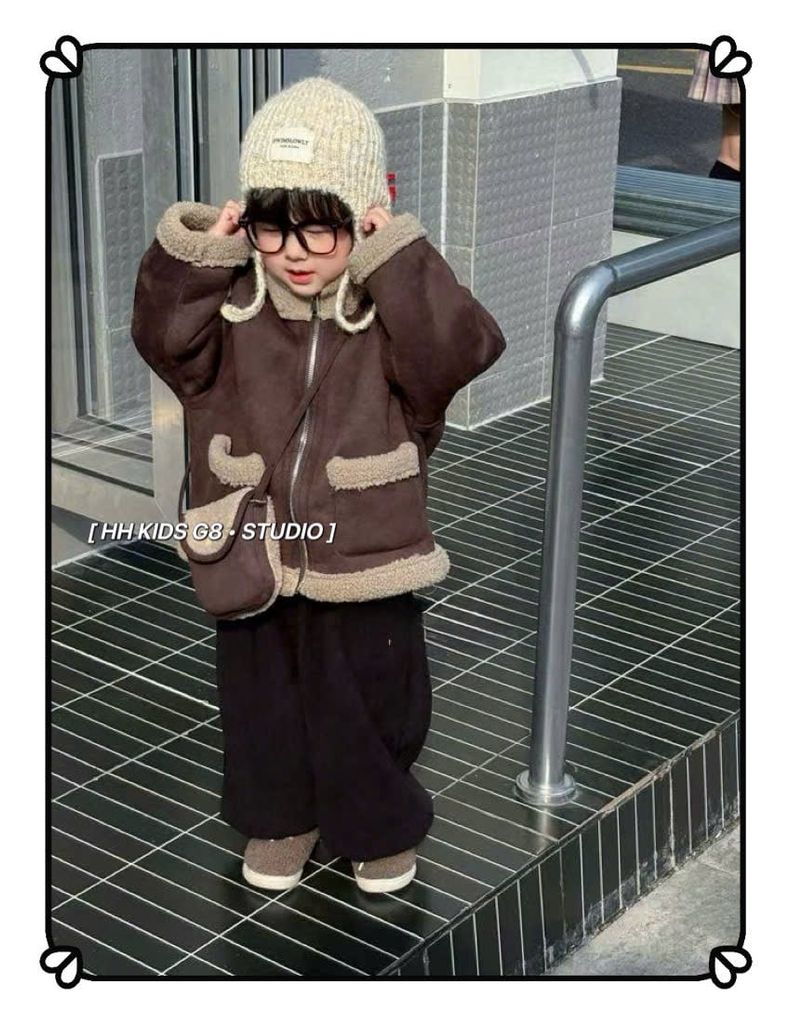 8523/2523 - Áo khoác da lộn kèm túi cho bé size 90-130