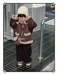 8523/2523 - Áo khoác da lộn kèm túi cho bé size 90-130