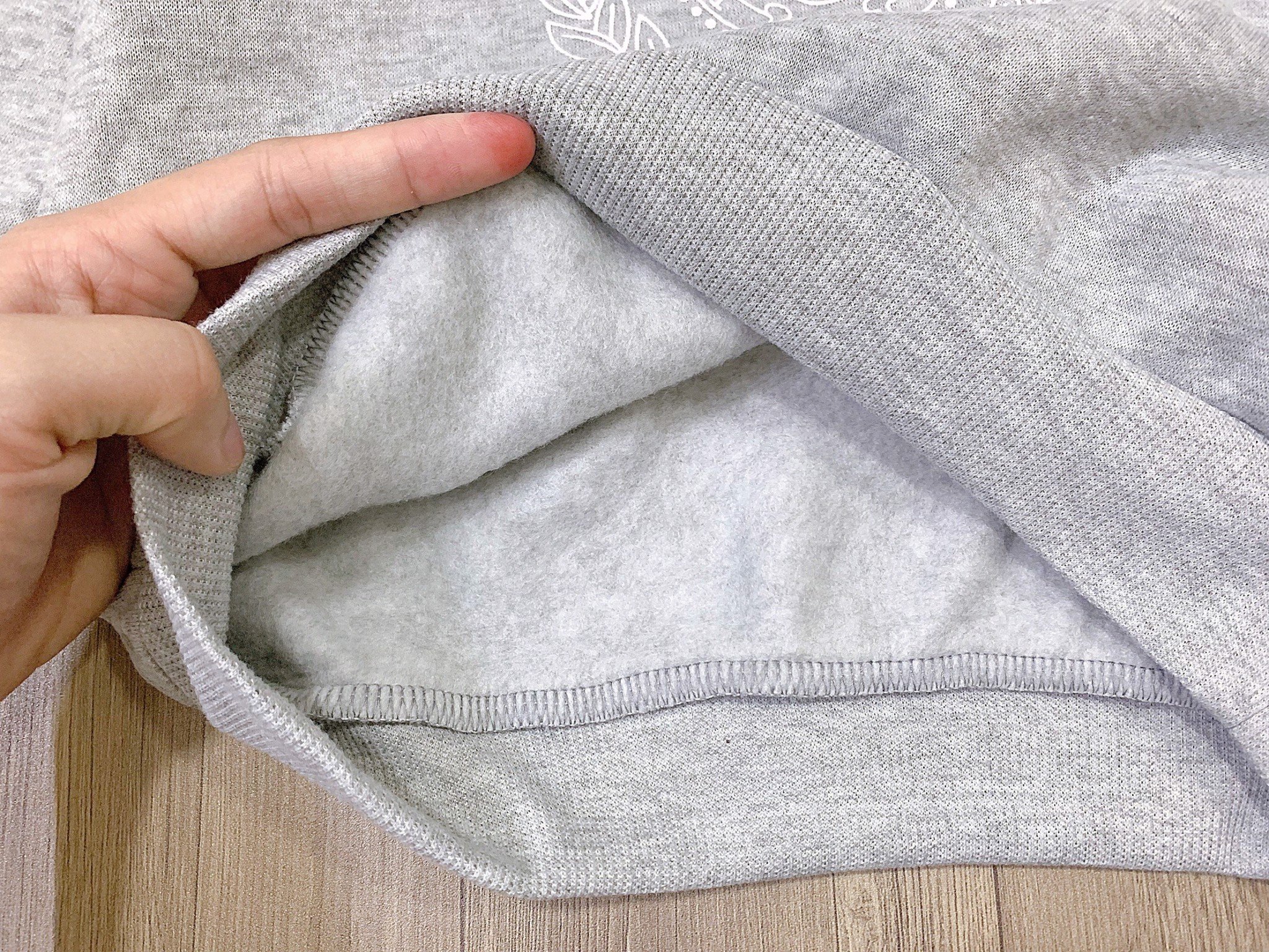 Set Melisa áo hoodie ghi UCLA - chân váy liền quần caro đen trắng size 2 - 12y