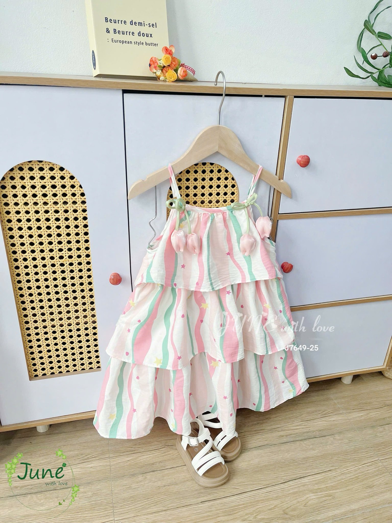 J7649 - Váy June with love 2 dây họa tiết đính hoa tulip hồng bé gái size 2-12y