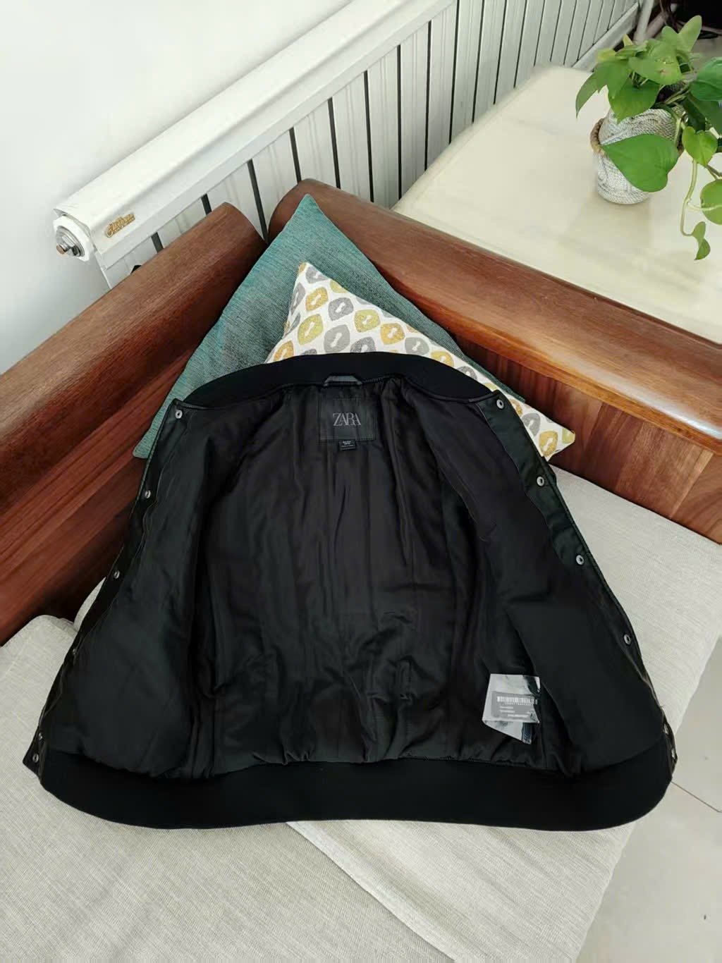 AKBT47 - Áo khoác bomber da màu đen Team Role size 6 - 14y