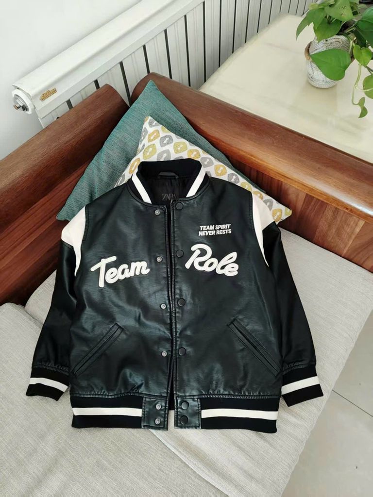 AKBT47 - Áo khoác bomber da màu đen Team Role size 6 - 14y