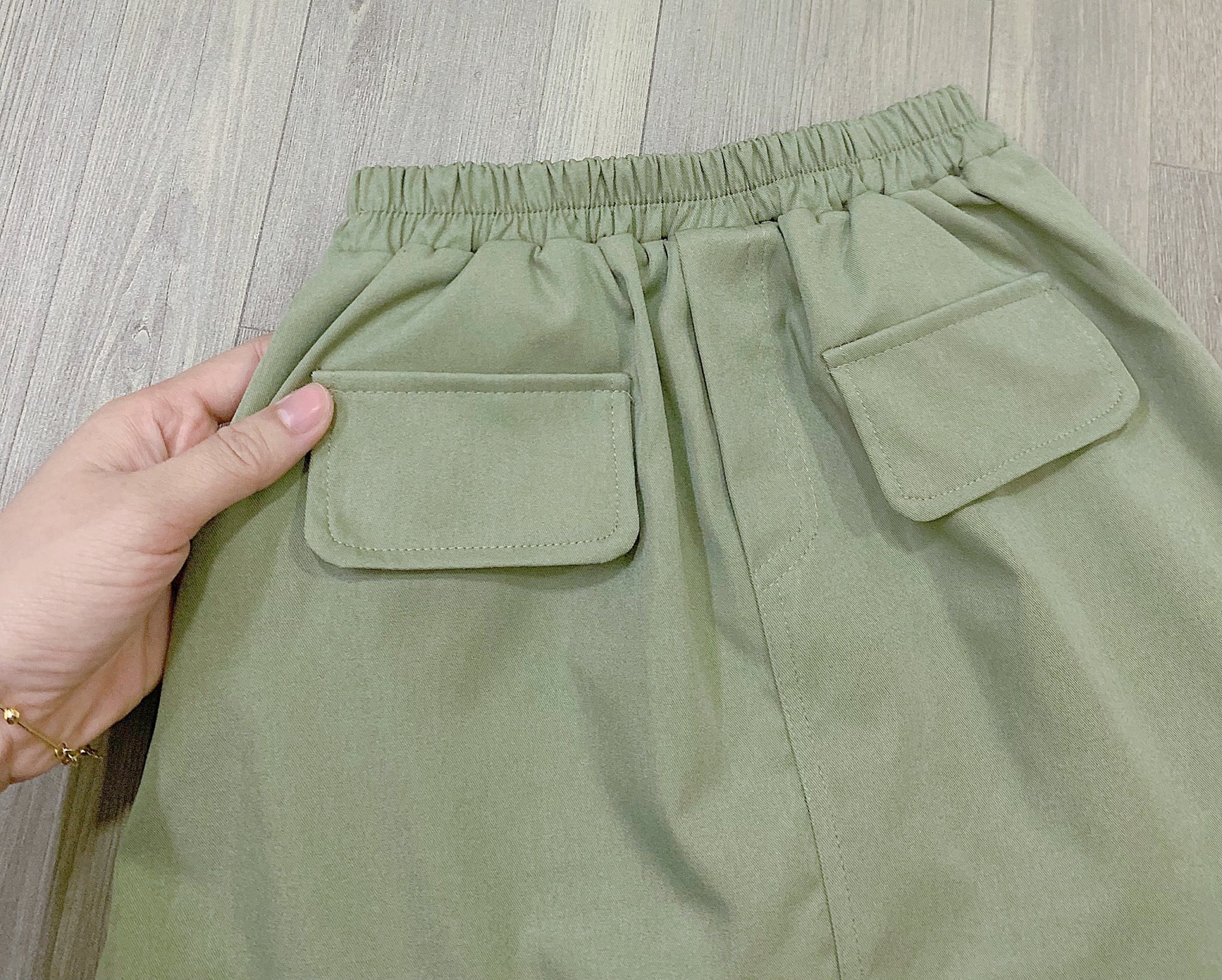 Set Melisa áo cotton trắng gấu - chân váy xanh rêu liền quần size 2 - 12y