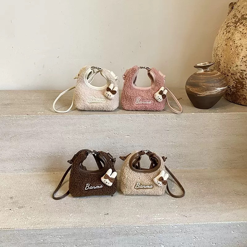 Túi xách lông cùn mini hình bán nguyệt đính thỏ cho bé