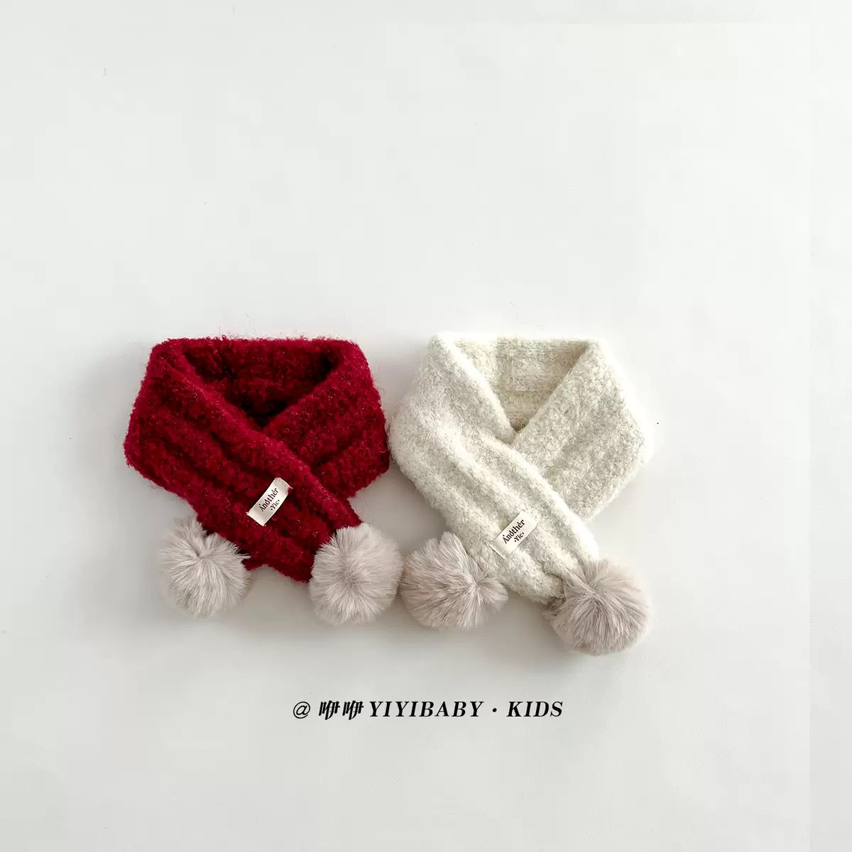 Khăn len quàng chéo đính cục bông trơn màu cho bé