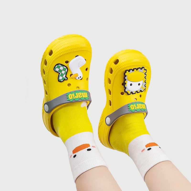 Sục nhựa quai chữ Mario đính jibit nhiều màu