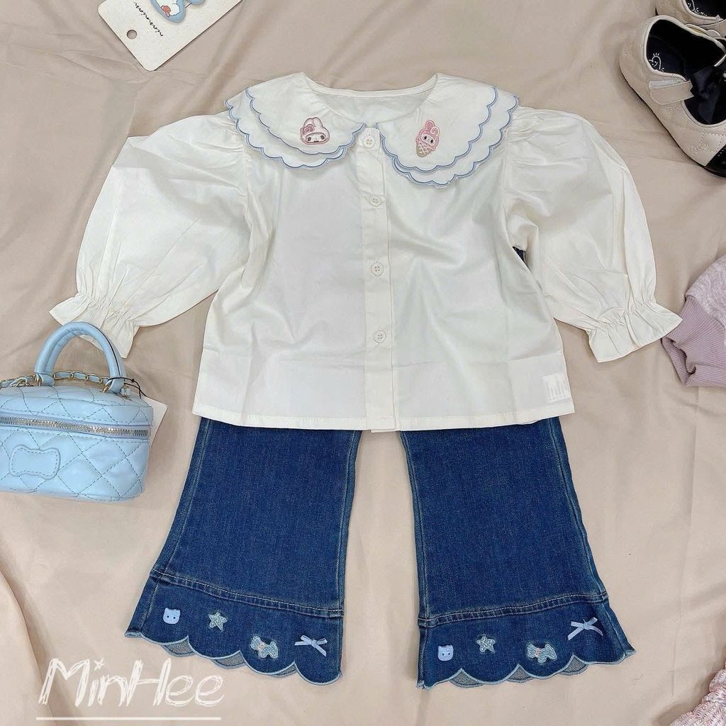 25803 - Áo sơ mi màu trắng cổ bèo thêu bé gái size 90-130