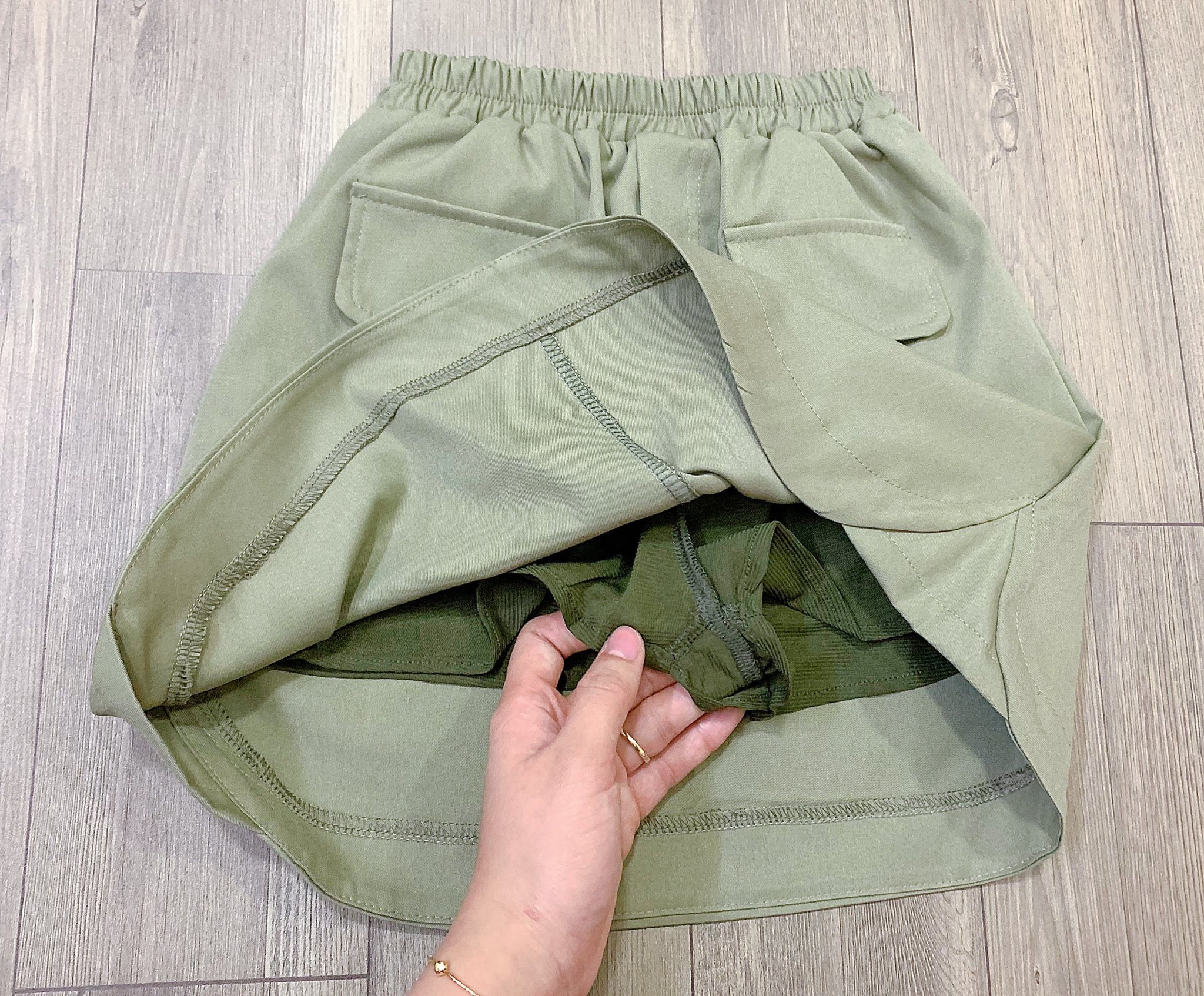 Set Melisa áo cotton trắng gấu - chân váy xanh rêu liền quần size 2 - 12y