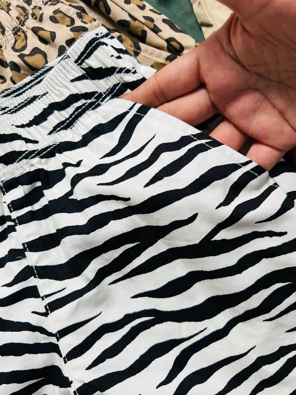 Quần short kaki G.U dư xịn nhiều màu cho bé size 110 - 150