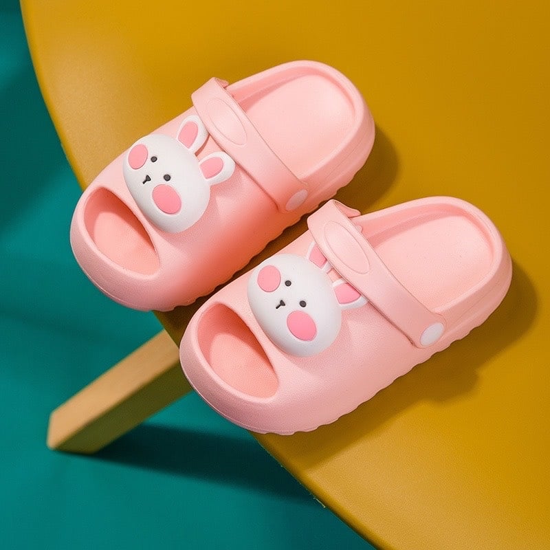 Sục nhựa trơn màu đính hoạt hình 1 BTBG