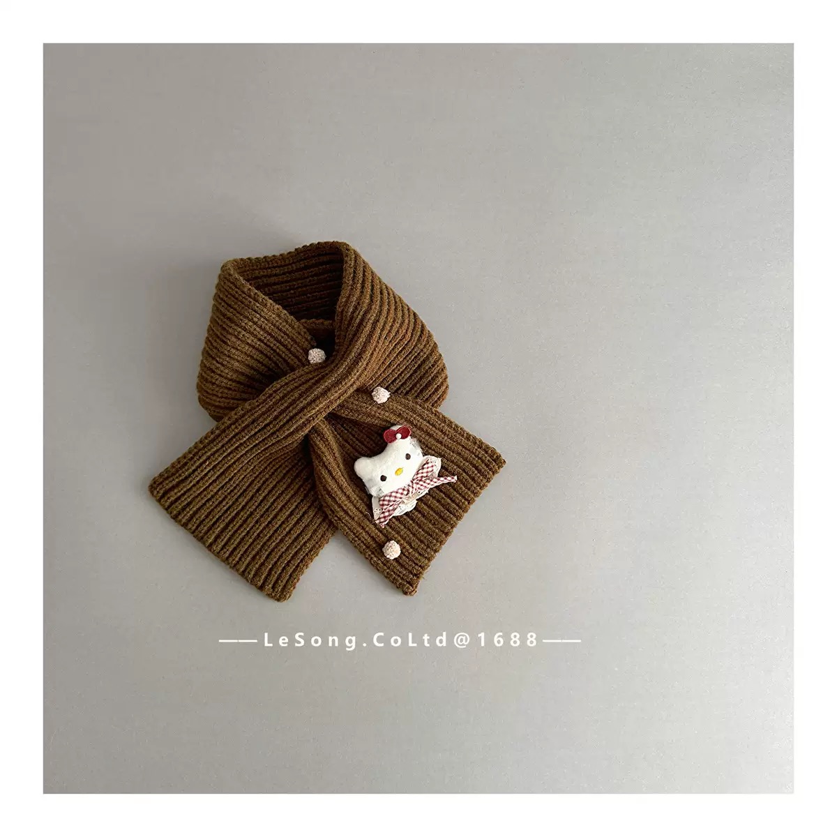 Khăn len quàng chéo đính Kitty nhiều màu cho bé gái