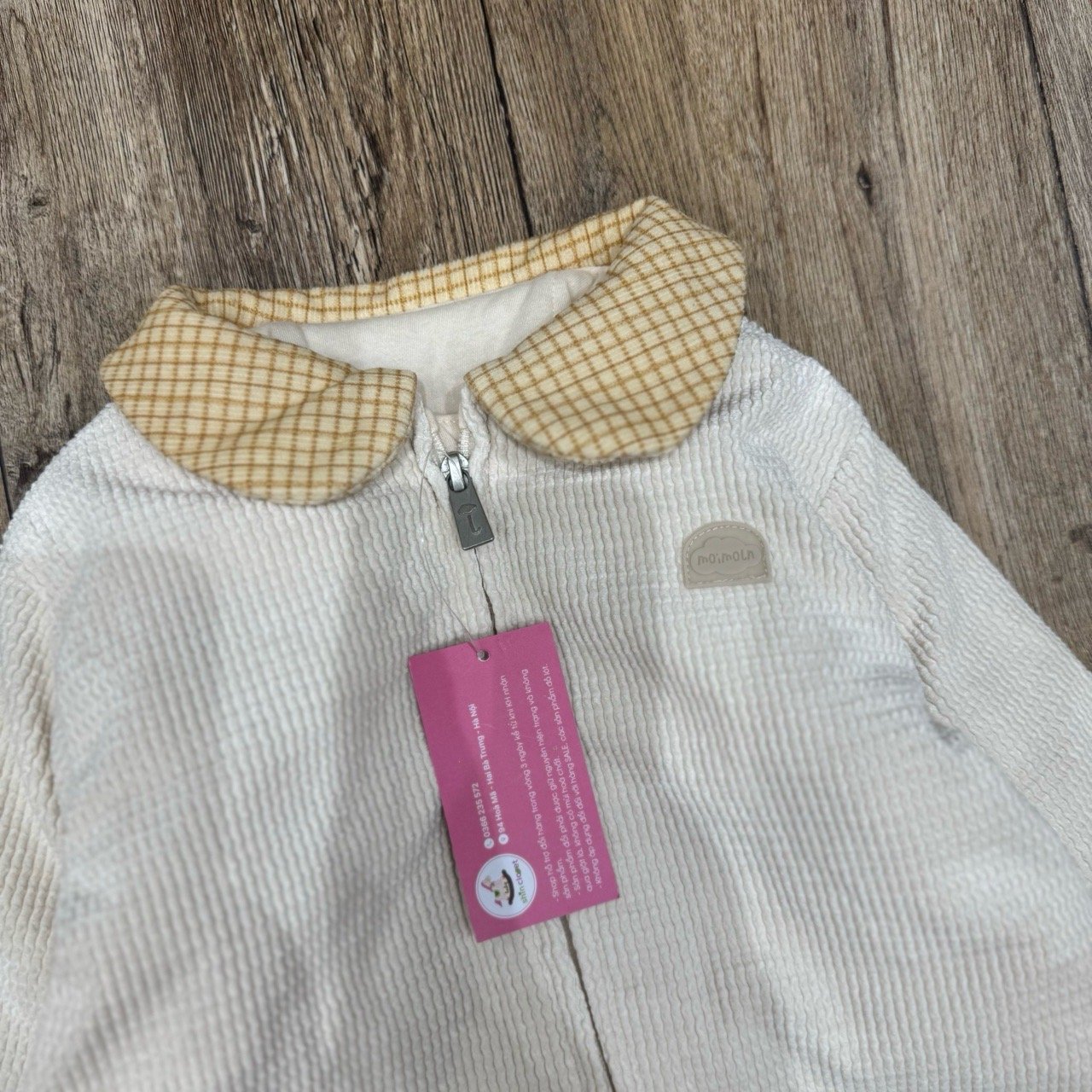 Body nhung chần bông MM màu kem cổ kẻ vàng cho bé size 80/90