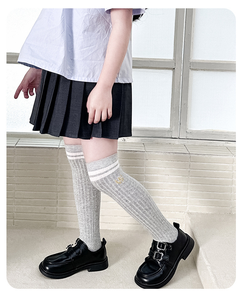 Tất cao cổ thêu B viền kẻ nhiều màu cho bé size 4-12y