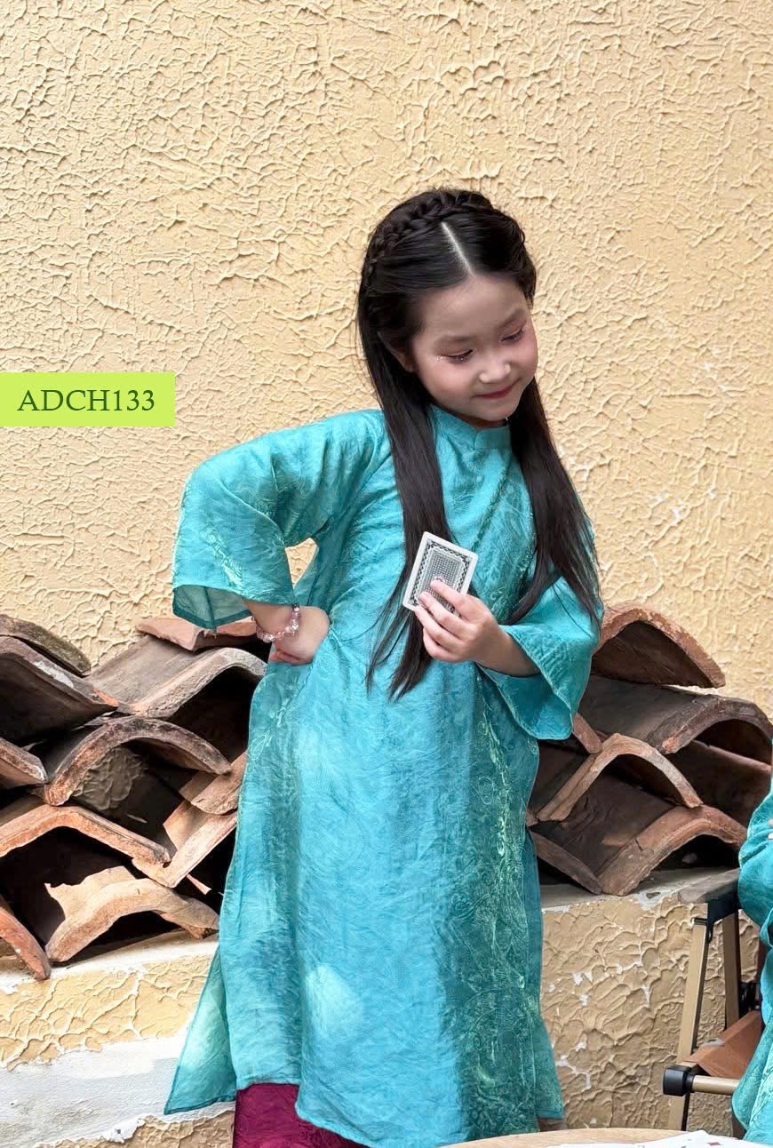 ADCH133 - Áo dài Chohee áo tơ màu xanh quần đỏ bé gái size 3-12y