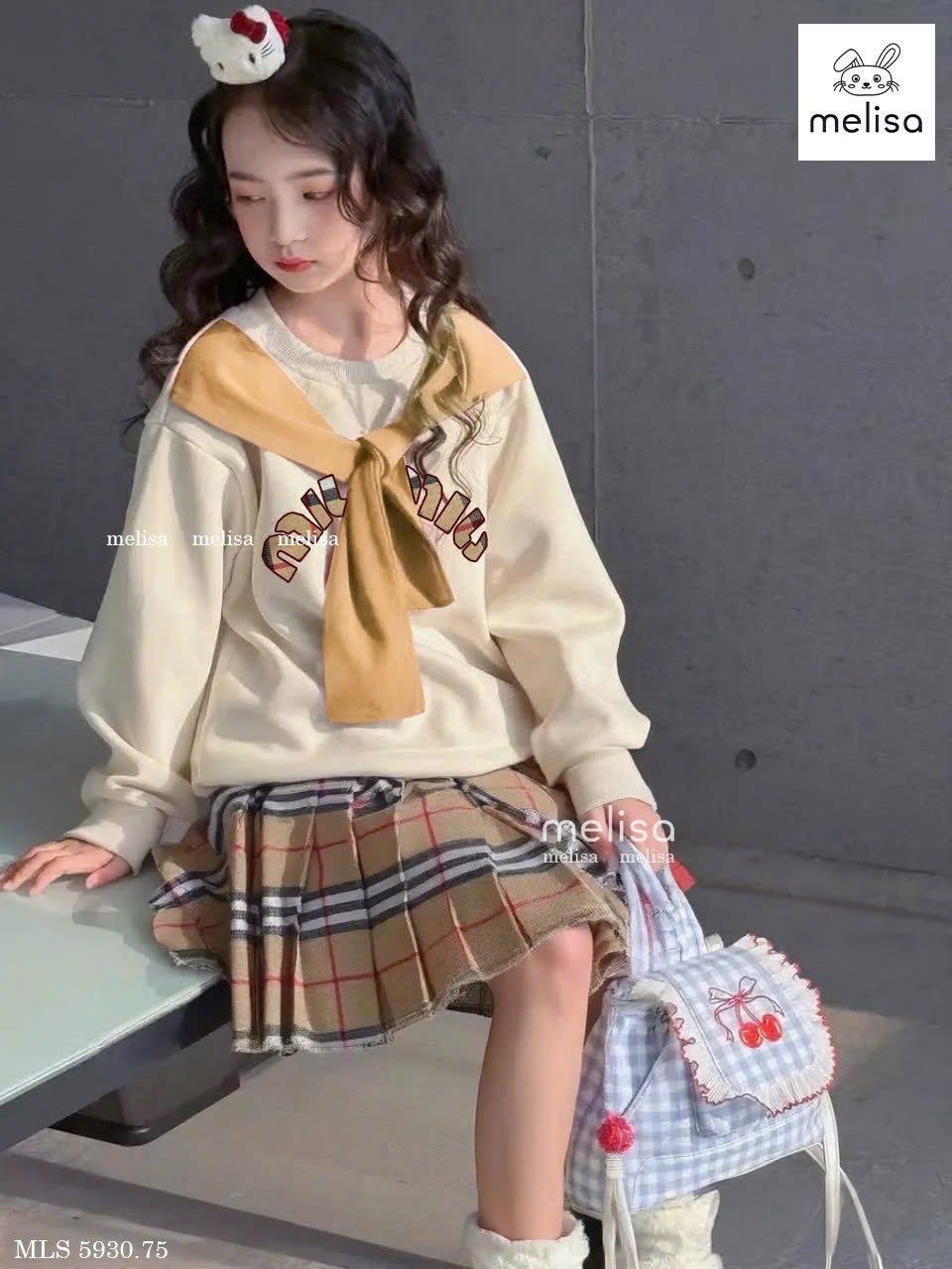 MLS 5930 - Set Melisa áo nỉ màu kem khăn nâu - chân váy kẻ nâu size 2 - 12y