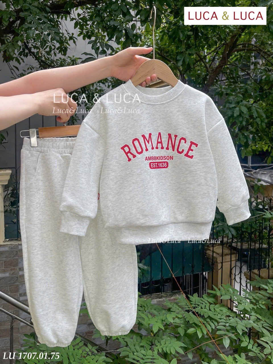 LU 1707 - Bộ nỉ hai da Luca in chữ Romance 2 màu cho bé size 2-12y