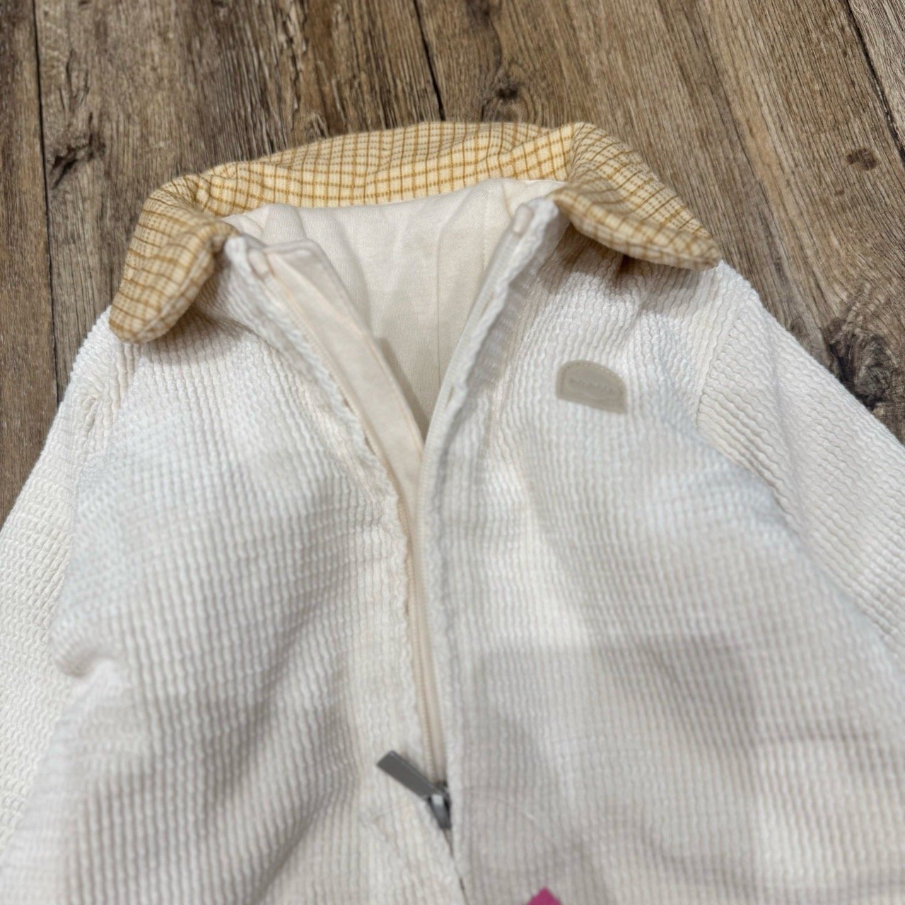 Body nhung chần bông MM màu kem cổ kẻ vàng cho bé size 80/90