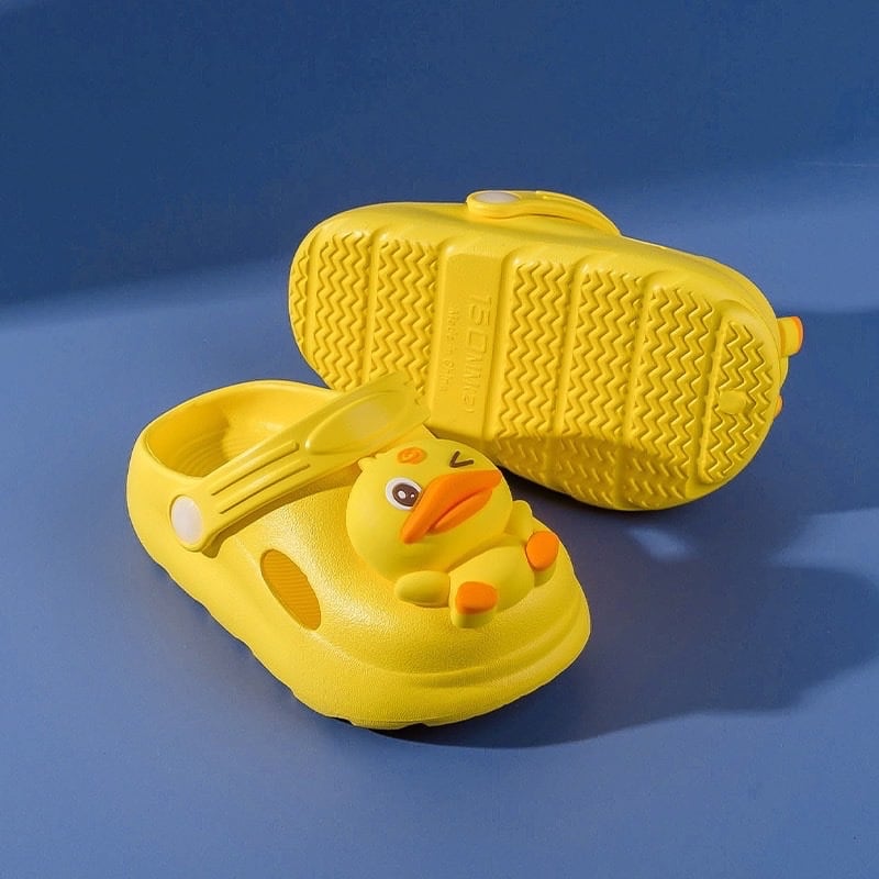 Sục nhựa trơn màu đính hoạt hình 2 BTBG