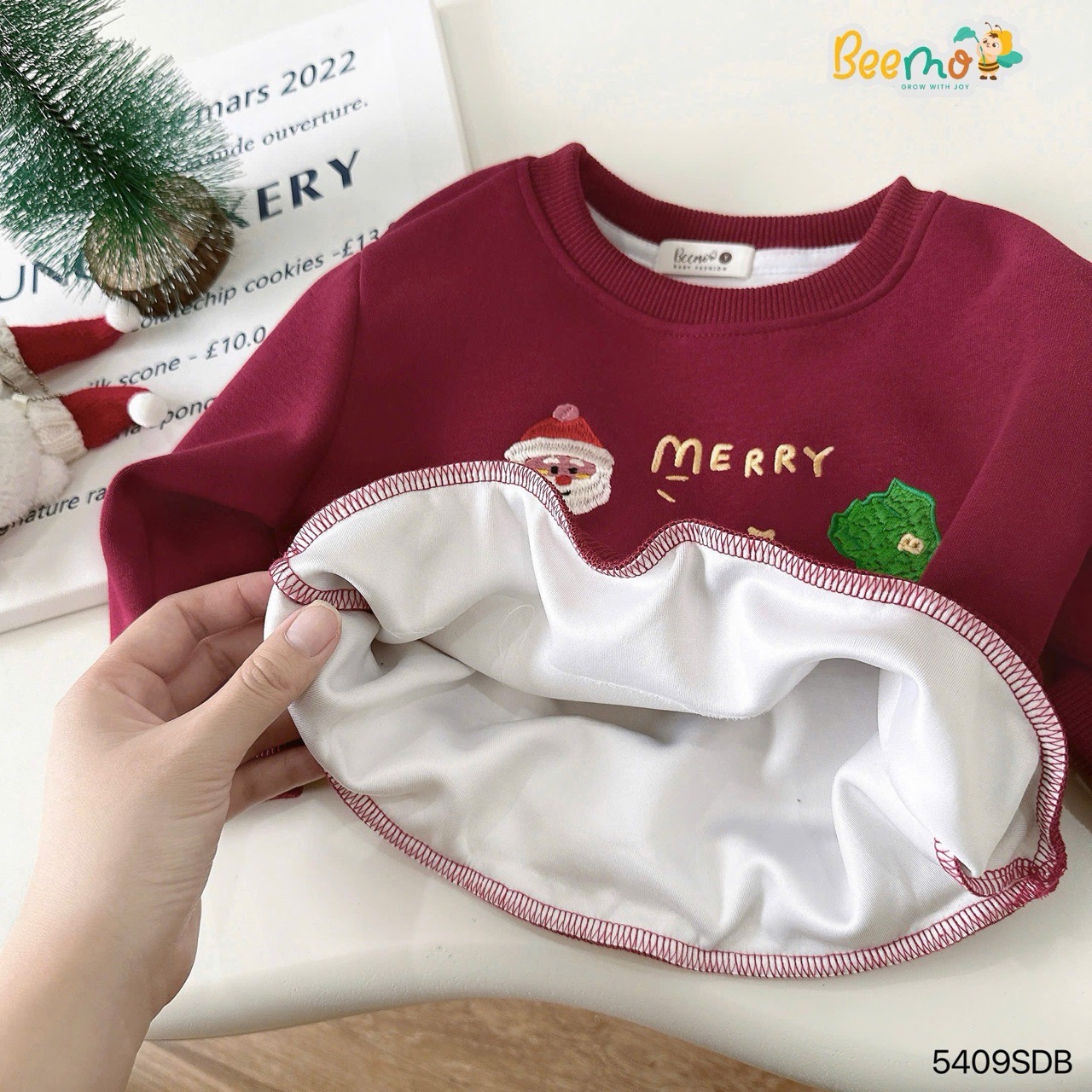 Áo nỉ Beemo màu đỏ Noel đáp tay thêu hình cho bé size 1-6y