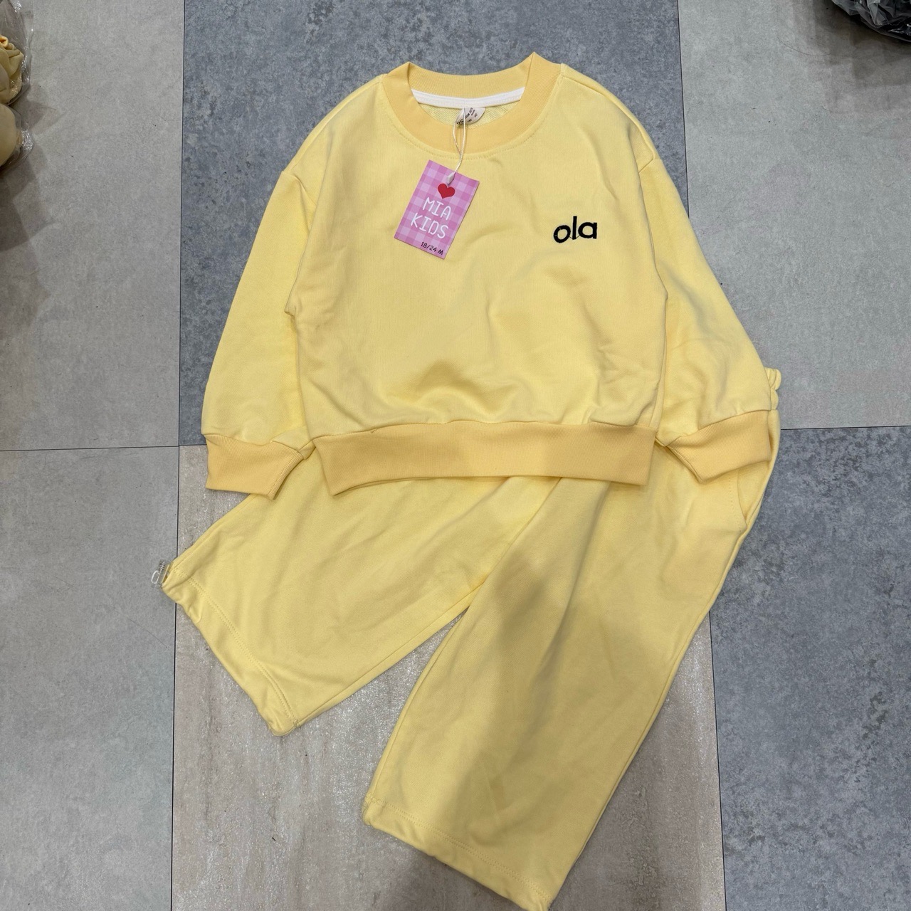 M5611 - Bộ nỉ da cá Mia Kids màu vàng bé gái size 2-12y