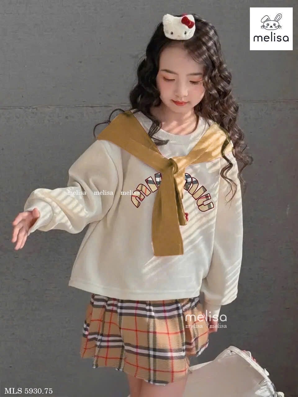 MLS 5930 - Set Melisa áo nỉ màu kem khăn nâu - chân váy kẻ nâu size 2 - 12y